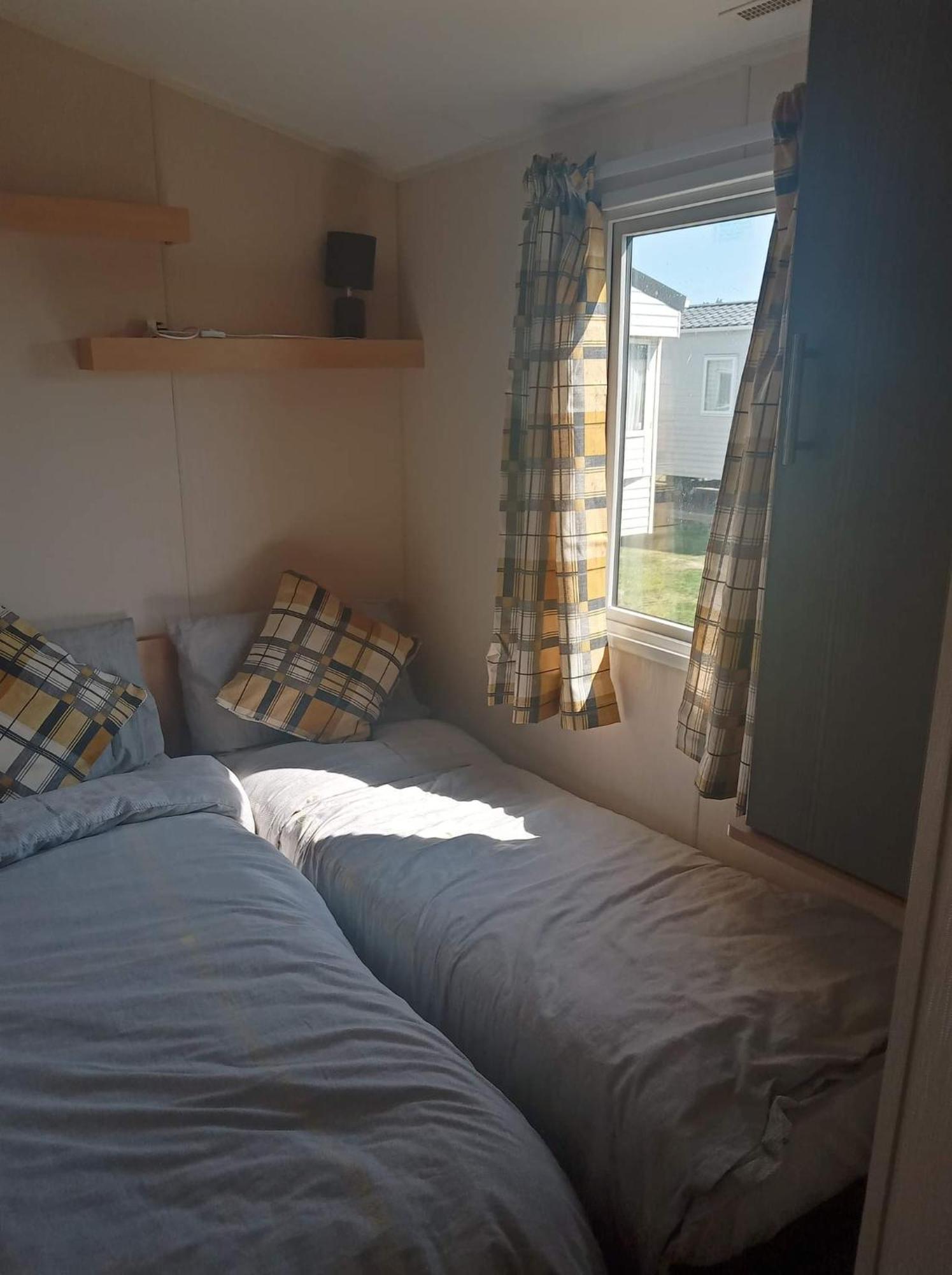 Caledonian Caravan Jaywick Sands Esterno foto